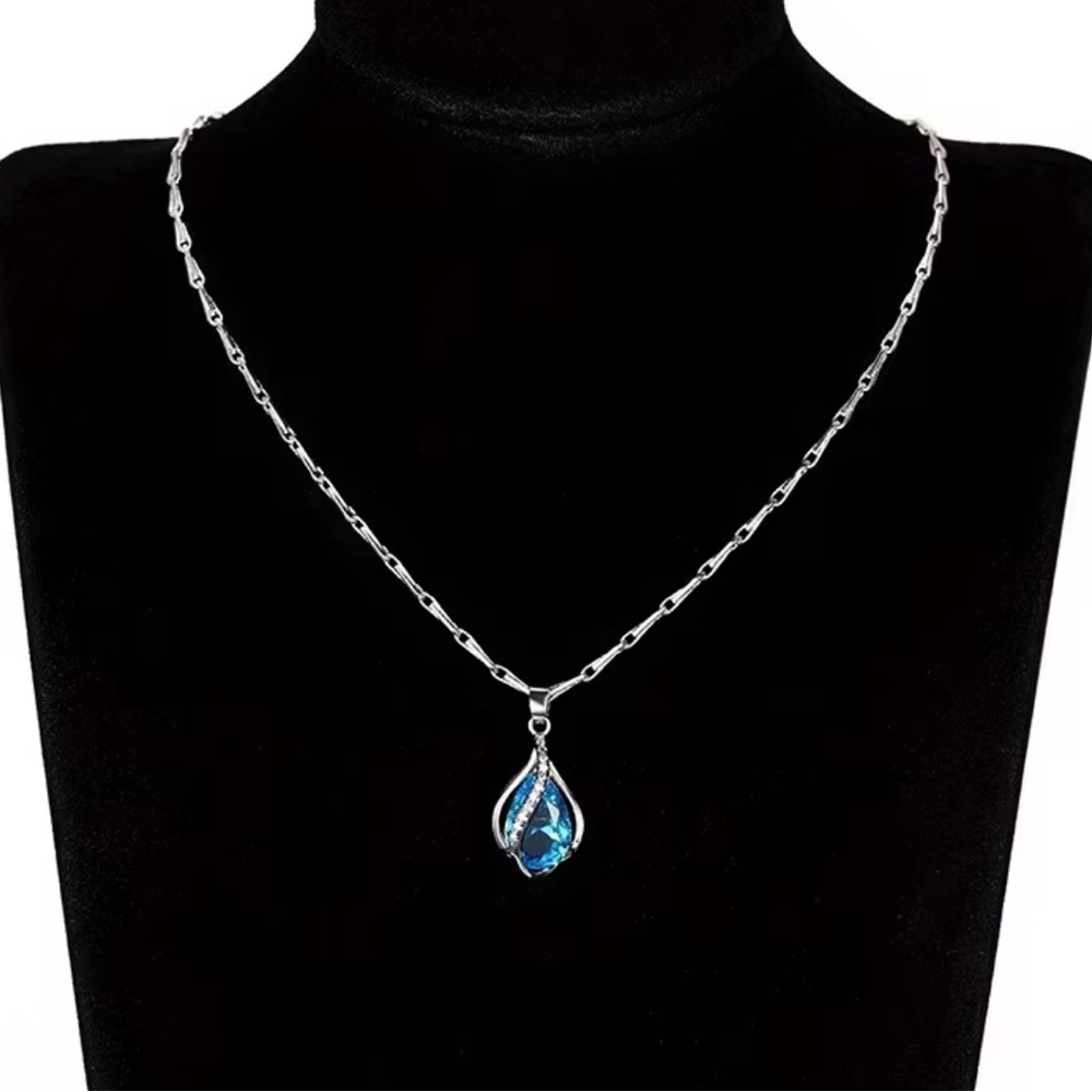 Kiss Elegant Blue Cubic Zirconia Necklace